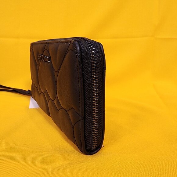 Betsey Johnson Black Quilted Heart Love Wallet Wristlet Zip Around NEW - Picture 6 of 12